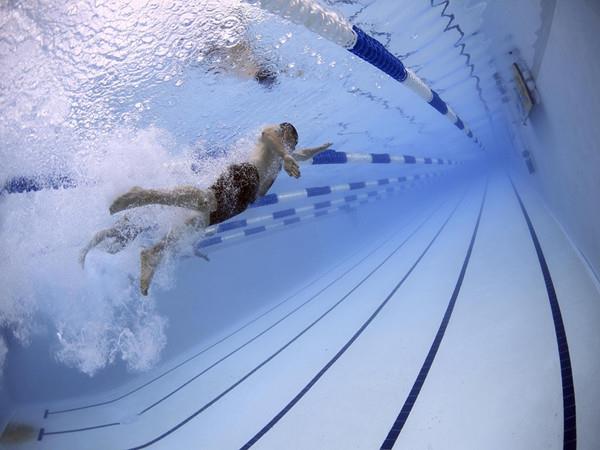 玻璃钢格栅地沟盖板：提高泳池安全性